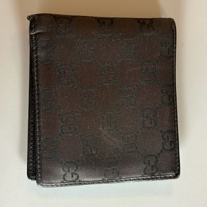 Gucci men’s wallet in used condition